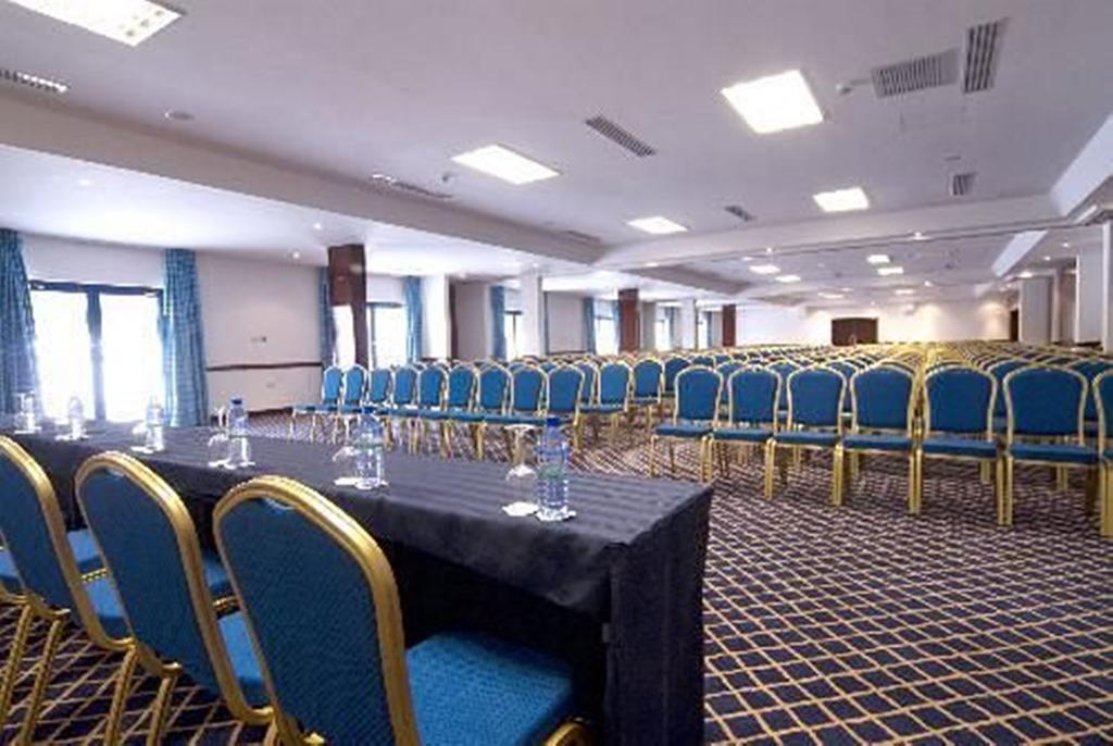 Golden Tulip Kumasi City Buitenkant foto