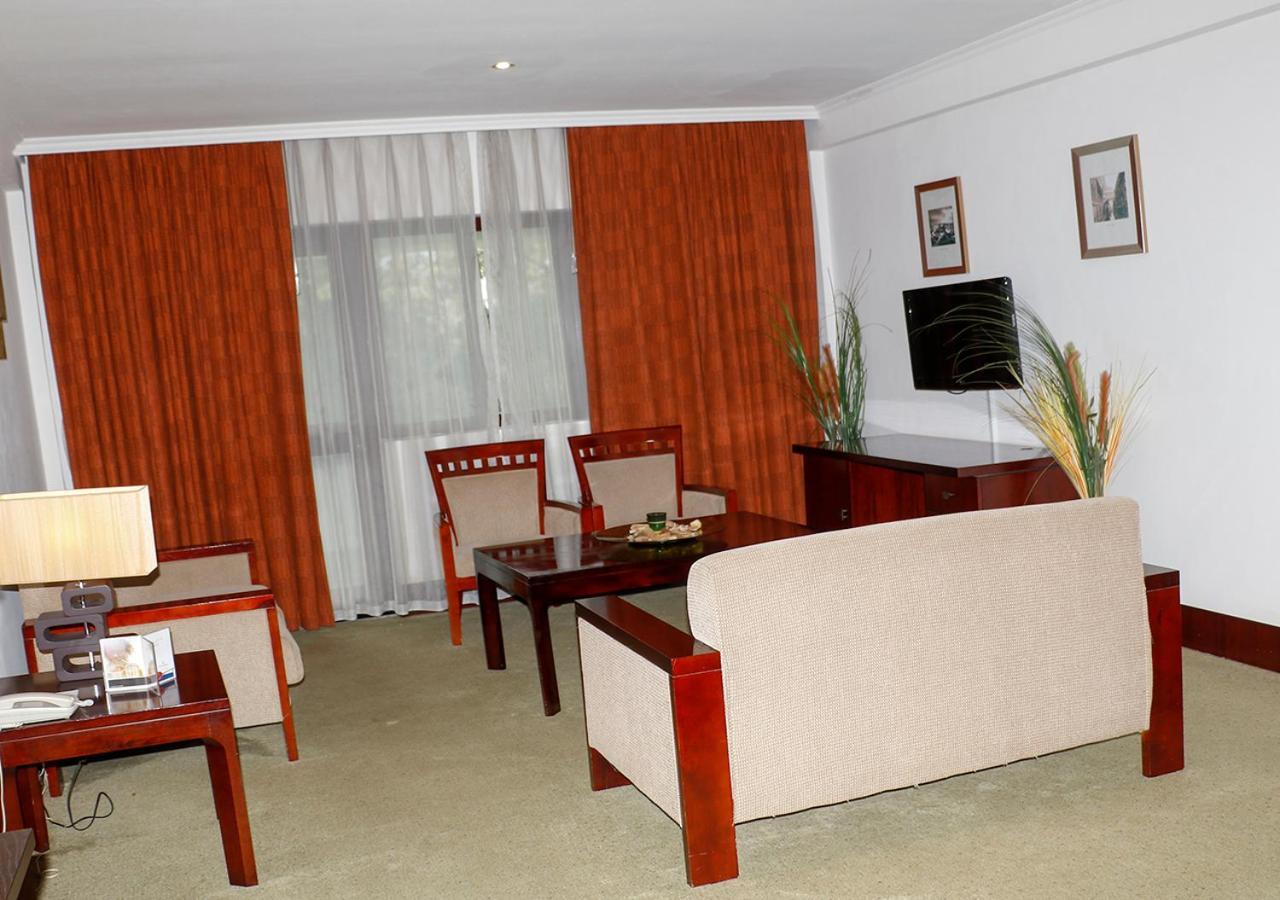 Golden Tulip Kumasi City Buitenkant foto